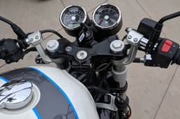 The twin-pod instrument cluster